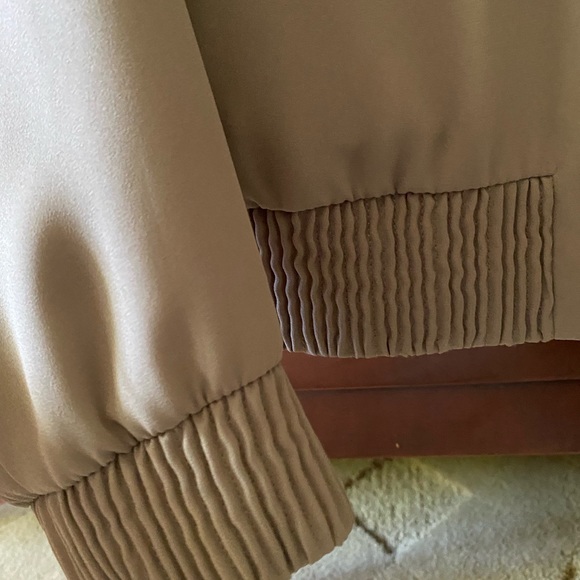 Aritzia zip front bomber jacket - Picture 4 of 9